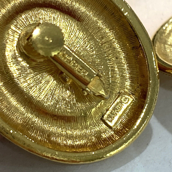 Vintage Napier clip on earrings goldtone & faux pearl ovals retro Boss Lady look - Picture 4 of 6